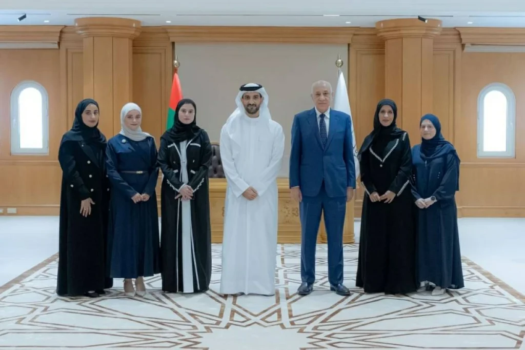 سلطان بن أحمد يستقبل خريجي برنامج الدكتوراه المزدوجة في الطب الجزيئي
