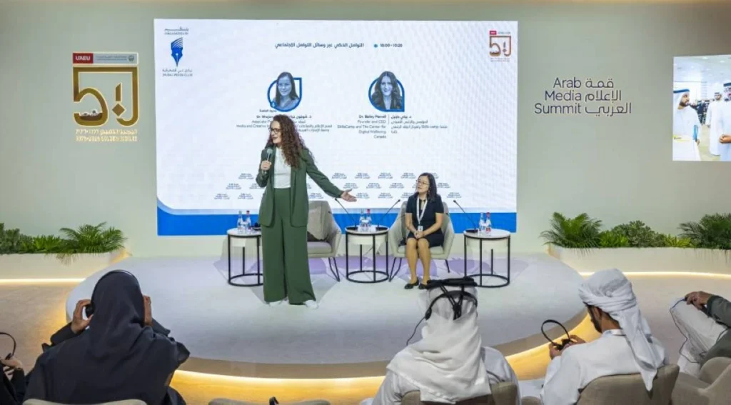 جامعة الإمارات تعزز حضورها بجلسات نوعية
