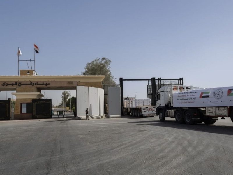 دخول 5 قوافل مساعدات إماراتية إلى قطاع غزة تحمل 789 طناً