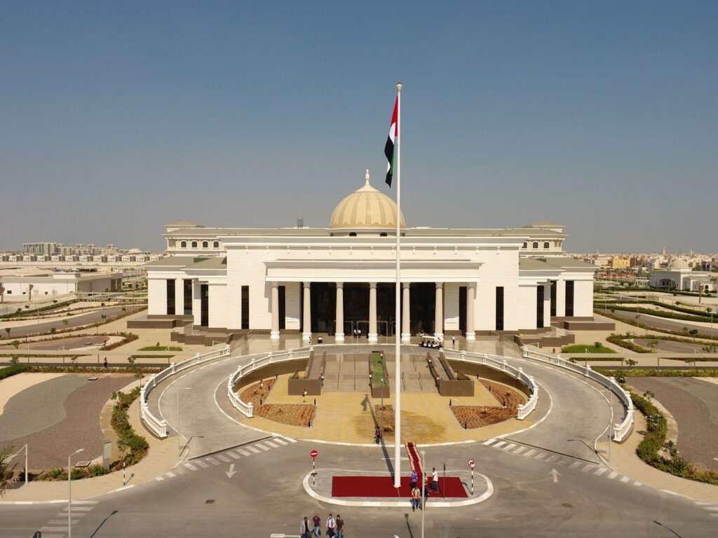 المؤبد لياسر العطا وصلاح قوش وعثمان الزبير وخمسة آخرين بقضية الاتجار بالأسلحة وغسل الأموال