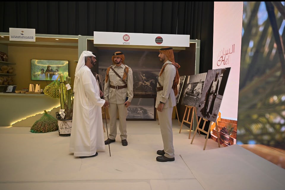 شرطة أبوظبي تستعرض تاريخها وموروثها الأمني في “ليوا عجمان للرطب والعسل”