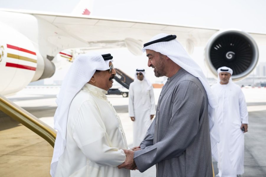 رئيس الدولة وملك البحرين يبحثان العلاقات الأخوية والتطورات الإقليمية