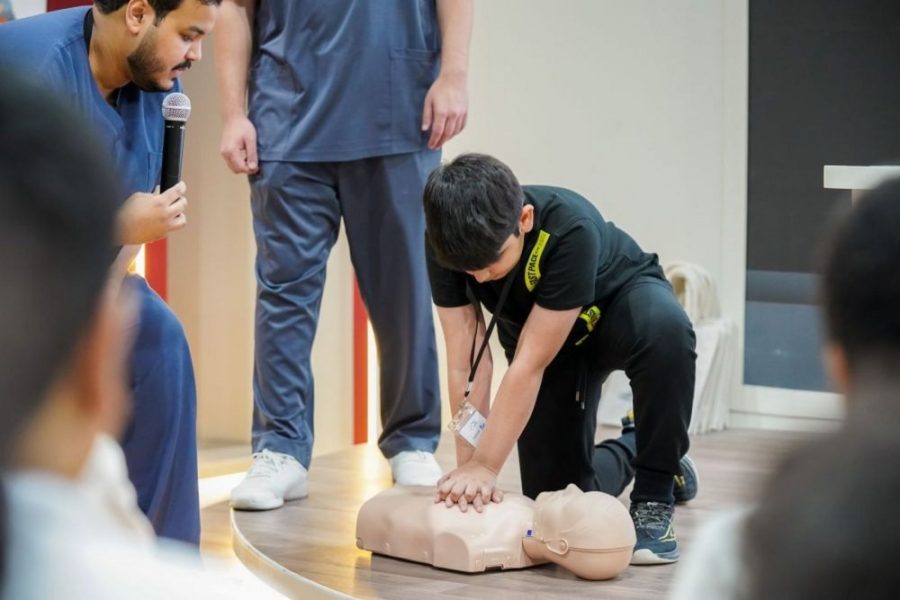 “شخبوط الطبية” تحول التوعية الصحية لمهارات عملية في مهرجان الشيخ زايد الصيفي