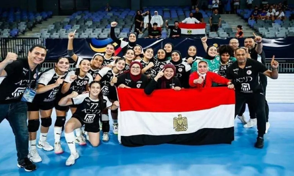 السيسي يهنئ ناشئات مصر لكرة اليد بعد إنجاز تاريخي في كأس العالم